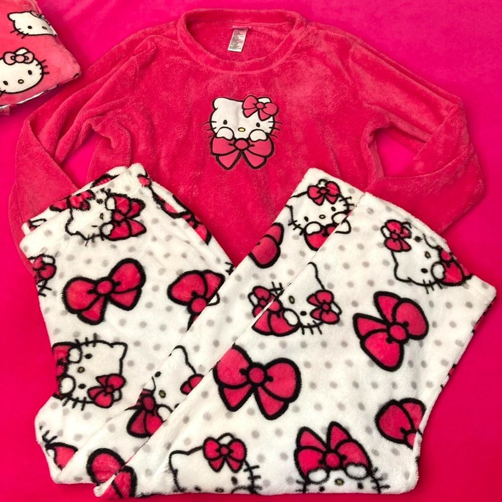 Sanrio Hello Kitty Bow Pajama Set